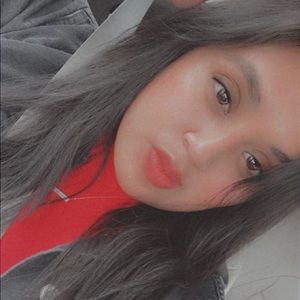 Meet your Posher, Lauraceli